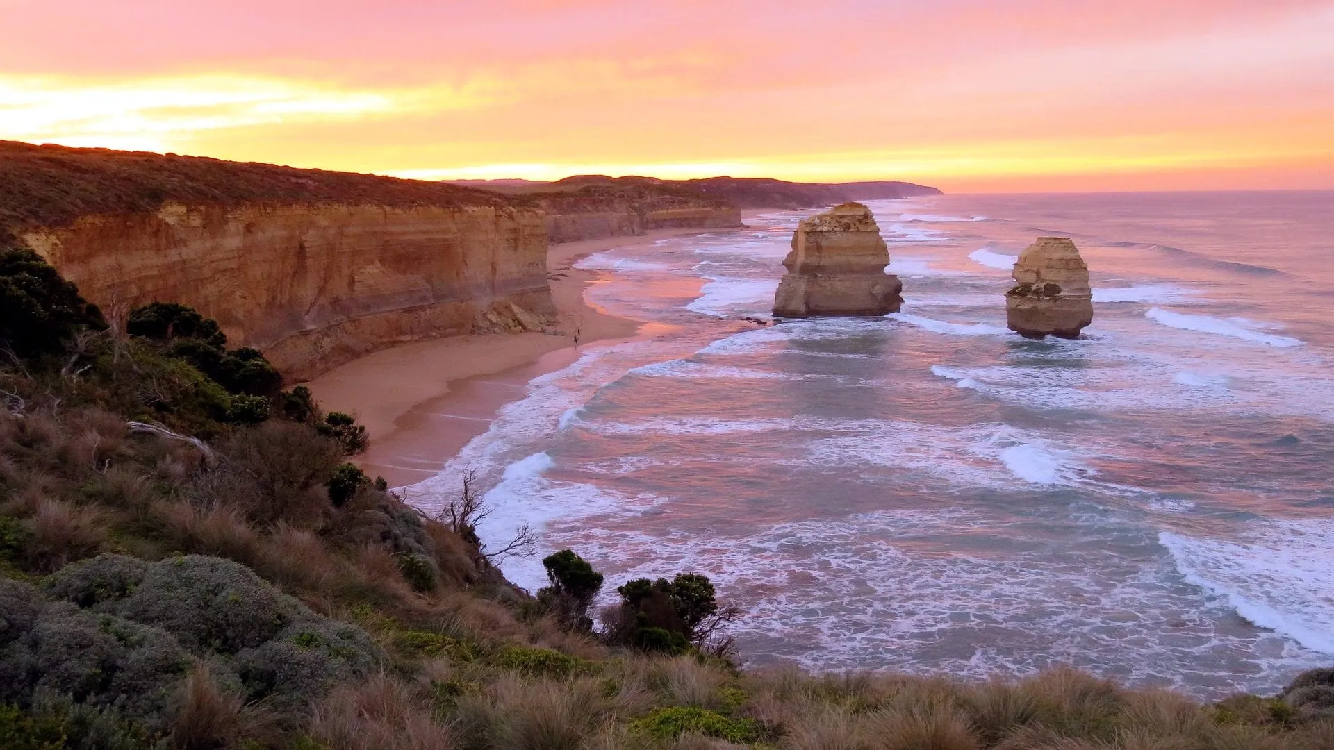 Discover the breathtaking beauty of the Great Ocean Road with our exclusive Melbourne tours